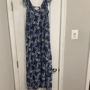 XiRENA Navy and White Batik Print Dress